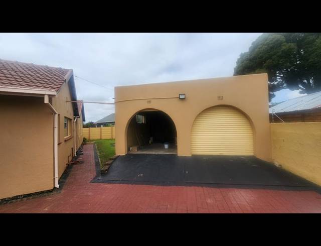 4 BEDROOM HOUSE FOR SALE IN HELIKONPARK